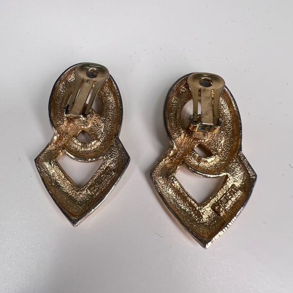 M J Ent signed 1980s Vintage goldtone chunky clip on earrings - Picture 3 of 5